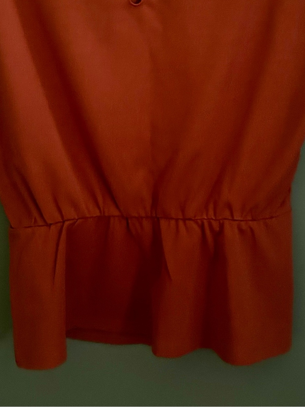 MELLODAY Rust Peplum Top - Picture 5 of 9
